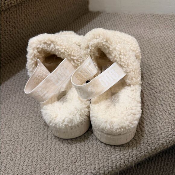 UGG Cream Fluffy Sandals - Picture 2 of 4